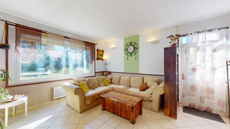 Maison lumineuse de 7 pièces à L’Habit, avec jardin, terrasse, abris de jardin et vue panoramique sur la campagne, parfait pour une vie familiale confortable en Normandie.