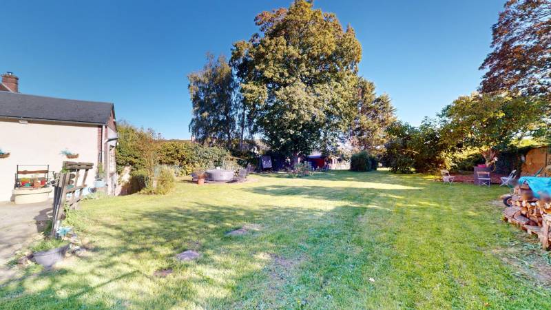 Charmante maison d’avant 1950 à L’Habit avec jardin de 1 190 m², terrasse de 55 m², poêle à bois et grands espaces pour une vie familiale paisible