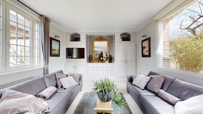  À vendre – Maison de caractère rénovée avec jardin clos à Sacquenville (189 m² sur 1830 m² de terrain)