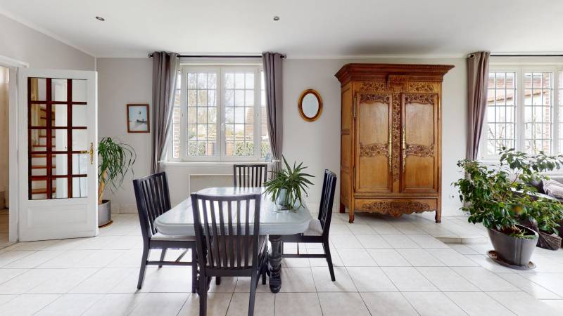  À vendre – Maison de caractère rénovée avec jardin clos à Sacquenville (189 m² sur 1830 m² de terrain)