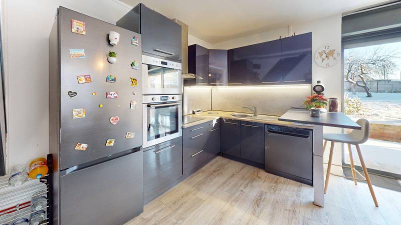 MAISON AVEC POÊLE À BOIS ET VÉRANDA