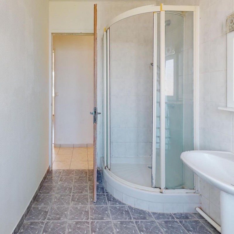 Appartement F3 à rénover proche de la gare SNCF