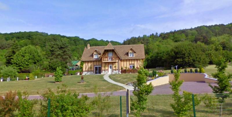 MAISON AVEC UN GRAND JARDIN - T5 - AMFREVILLE SUR ITON (27400)
