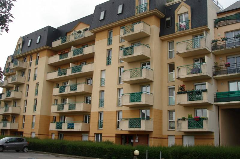 PLACES DE PARKING EN SOUS-SOL FERME PROCHE CINEMA