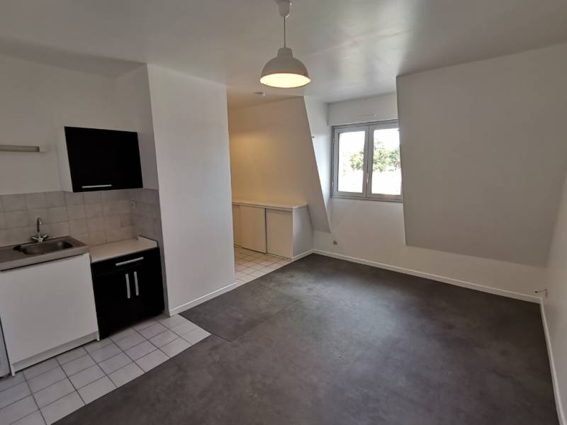 APPARTEMENT AU DERNIER ETAGE - STUDIO - EVREUX quartier Saint-Michel (27000)