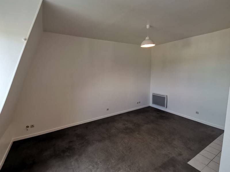 APPARTEMENT AU DERNIER ETAGE - STUDIO - EVREUX quartier Saint-Michel (27000)