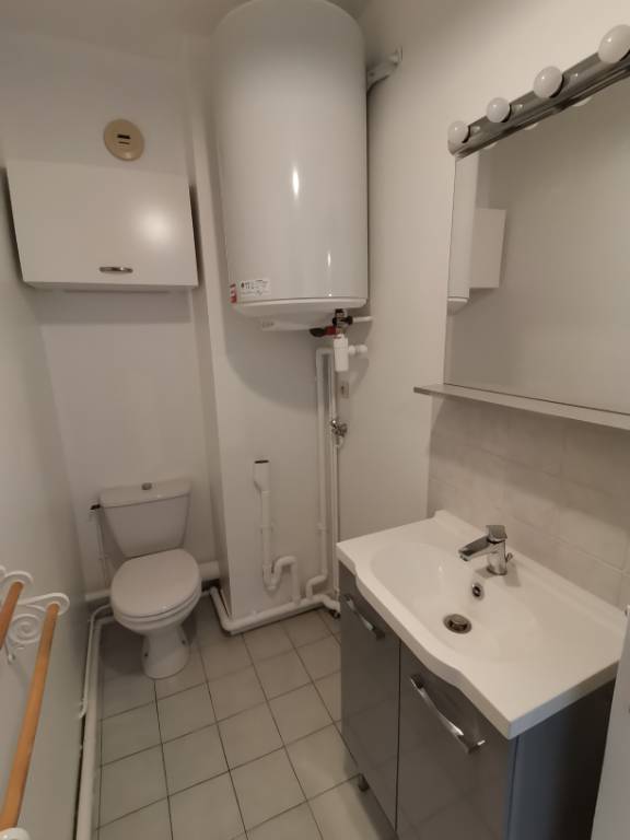 APPARTEMENT AU DERNIER ETAGE - STUDIO - EVREUX quartier Saint-Michel (27000)