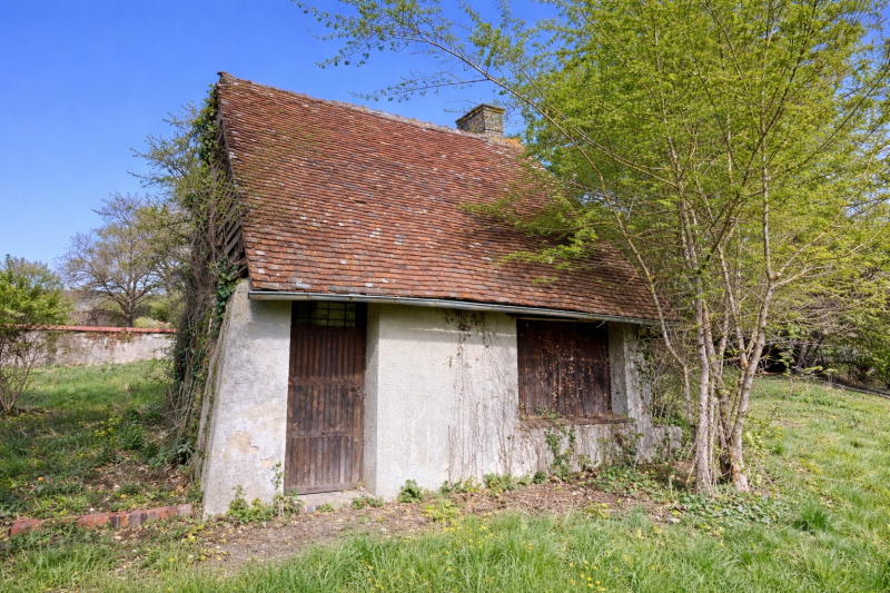 MAISON DE CAMPAGNE À FORT POTENTIEL AVEC PARC ARBORÉ, MARE ET ESPACES À AMÉNAGER