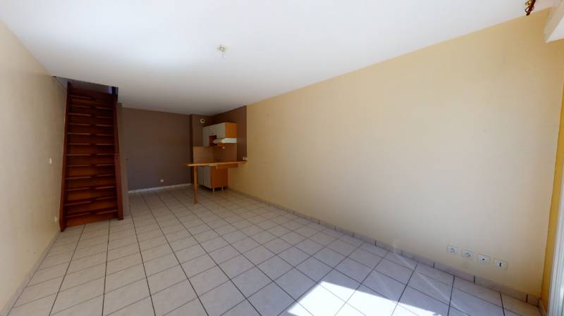 APPARTEMENT TRIPLEX AVEC REZ DE JARDIN ET GARAGE A SAINT MICHEL