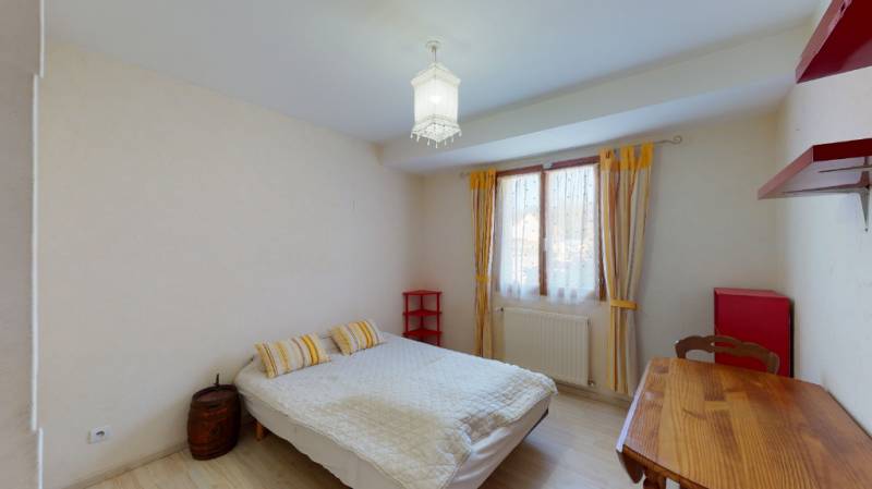 MAISON MEUBLEE - F7 DE 136M² - EVREUX