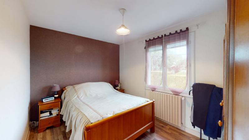 Maison rénovée T4 de 84 m² avec jardin clos et sous-sol à vendre à Évreux, quartier Navarre