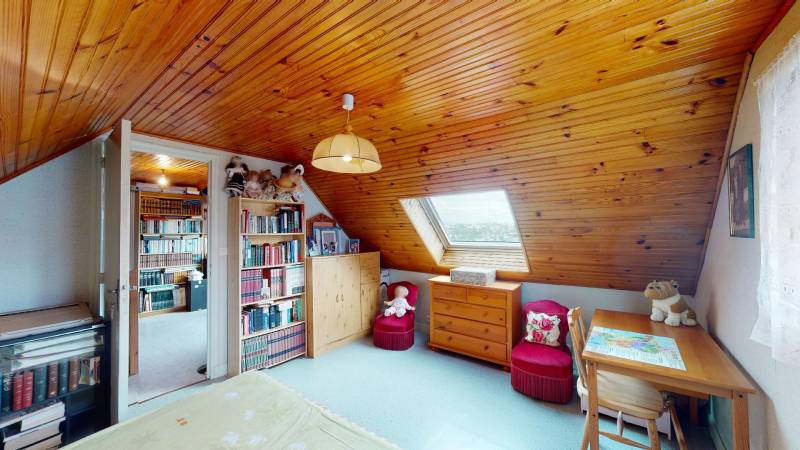 Maison rénovée T4 de 84 m² avec jardin clos et sous-sol à vendre à Évreux, quartier Navarre