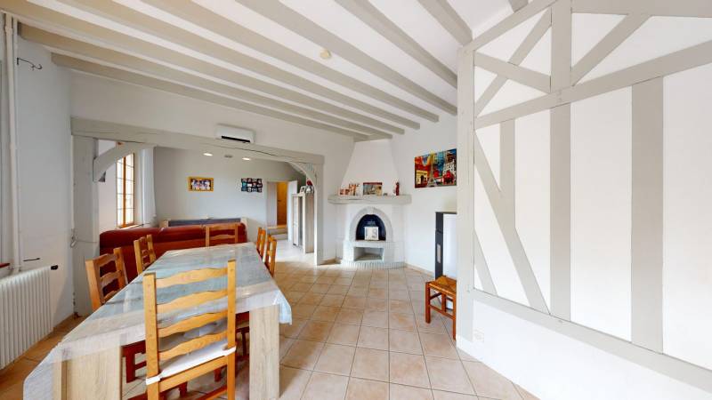 A VENDRE MAISON T4 AVEC 3 CHAMBRES SITUÉE A CONCHES-EN-OUCHE SUR LA ROUTE DE BERNAY