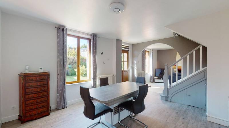 Maison de ville rénovée de 140 m² avec jardin arboré à vendre en hyper-centre d’Évreux (27000)