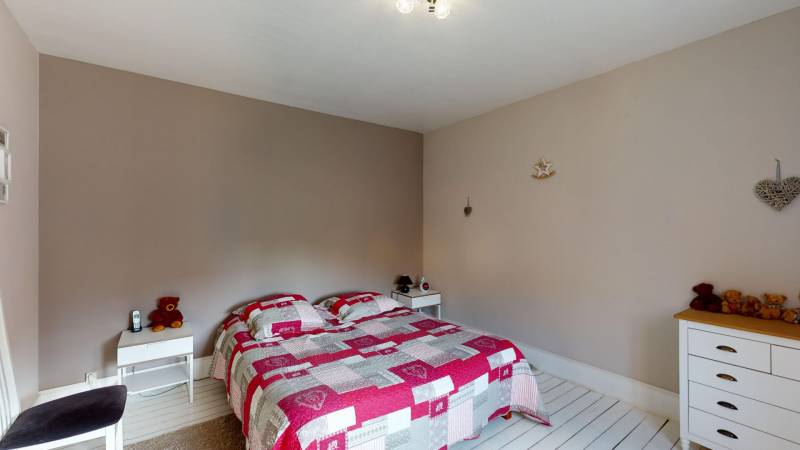 Maison de ville rénovée de 140 m² avec jardin arboré à vendre en hyper-centre d’Évreux (27000)