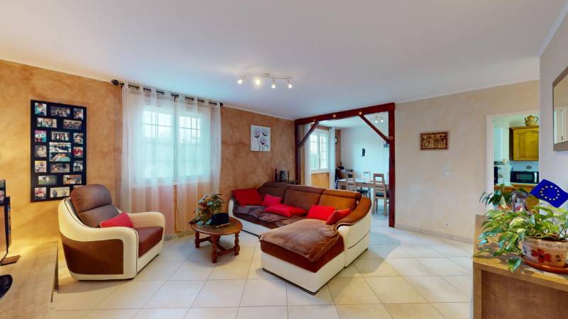 Maison de plain-pied 5 pièces de 88 m² avec grand terrain à vendre à Cierrey au calme près d’Évreux