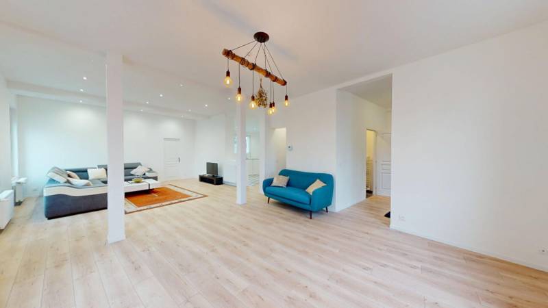 Maison T8 rénovée de 250 m² avec grand terrain arboré à vendre à Bémécourt, proche Breteuil