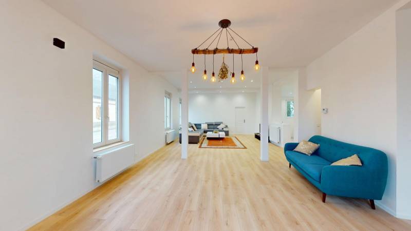 Maison T8 rénovée de 250 m² avec grand terrain arboré à vendre à Bémécourt, proche Breteuil