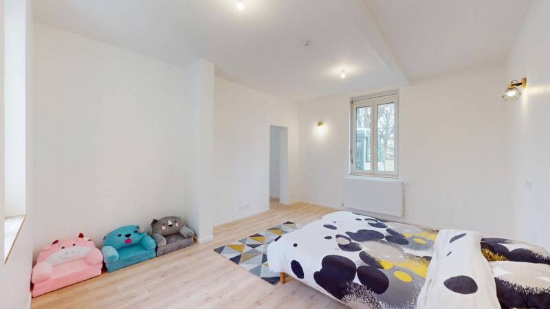 Maison T8 rénovée de 250 m² avec grand terrain arboré à vendre à Bémécourt, proche Breteuil