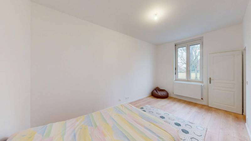 Maison T8 rénovée de 250 m² avec grand terrain arboré à vendre à Bémécourt, proche Breteuil