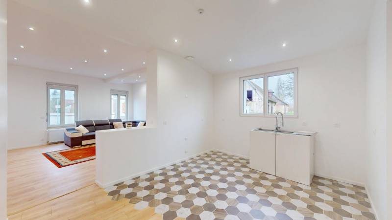 Maison T8 rénovée de 250 m² avec grand terrain arboré à vendre à Bémécourt, proche Breteuil