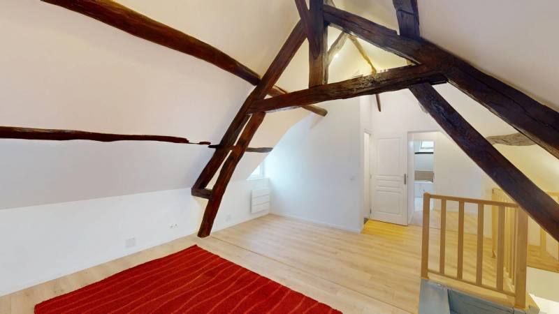 Maison T8 rénovée de 250 m² avec grand terrain arboré à vendre à Bémécourt, proche Breteuil