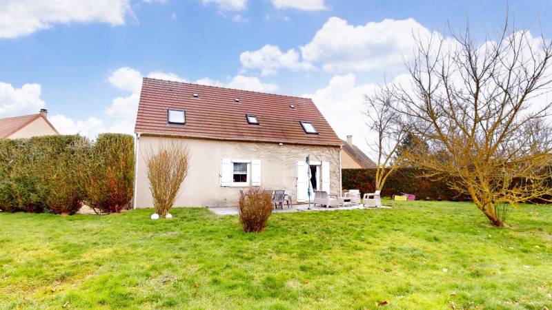 MAISON T5 AU CALME - SACQUENVILLE