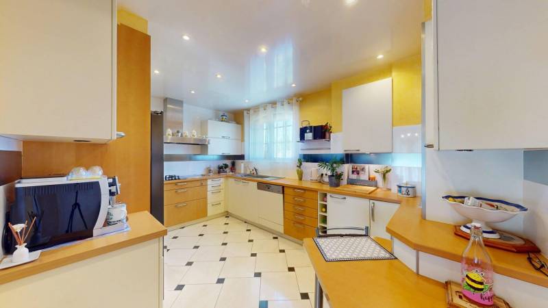 Maison familiale 7 pièces avec vue panoramique à vendre à Évreux, quartier Saint-Michel