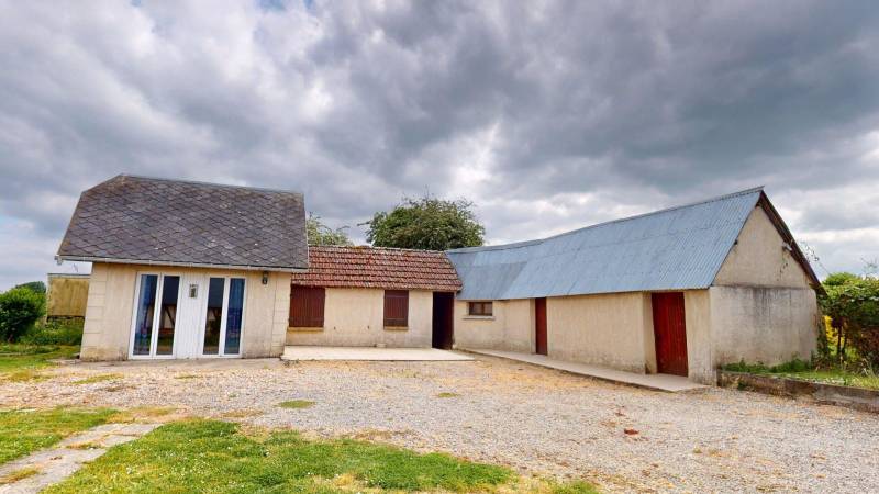 Longère normande de 66m² avec dépendance et grand terrain arboré à vendre à Orvaux, Le Val Doré