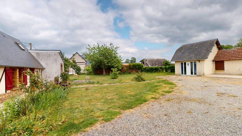 Longère normande de 66m² avec dépendance et grand terrain arboré à vendre à Orvaux, Le Val Doré