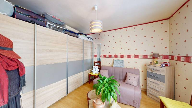 Maison lumineuse et fonctionnelle à Évreux Saint-Michel, 4 chambres, grand séjour plein sud, sous-sol total et jardin soigné.