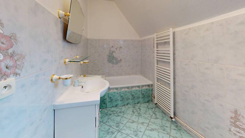 Maison à louer - quartier Saint Michel à EVREUX -4 chambres - jardin - sous sol