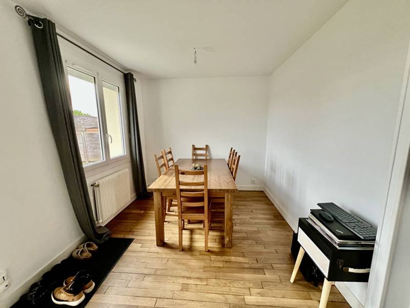 MAISON A LOUER A EVREUX - 2 CHAMBRES - 3 PIECES - JARDIN - SOUS SOL