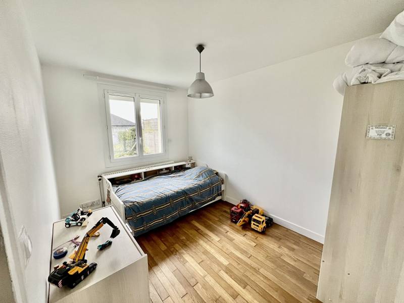 MAISON A LOUER A EVREUX - 2 CHAMBRES - 3 PIECES - JARDIN - SOUS SOL