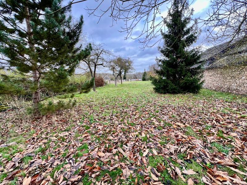 TERRAIN CONSTRUCTIBLE DE 1 070M² - TOURNEVILLE