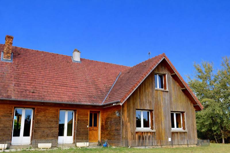 MAISON FAMILIALE LUMINEUSE DE 154 M² AVEC JARDIN ARBORÉ, SOUS-SOL TOTAL ET CALME ABSOLU