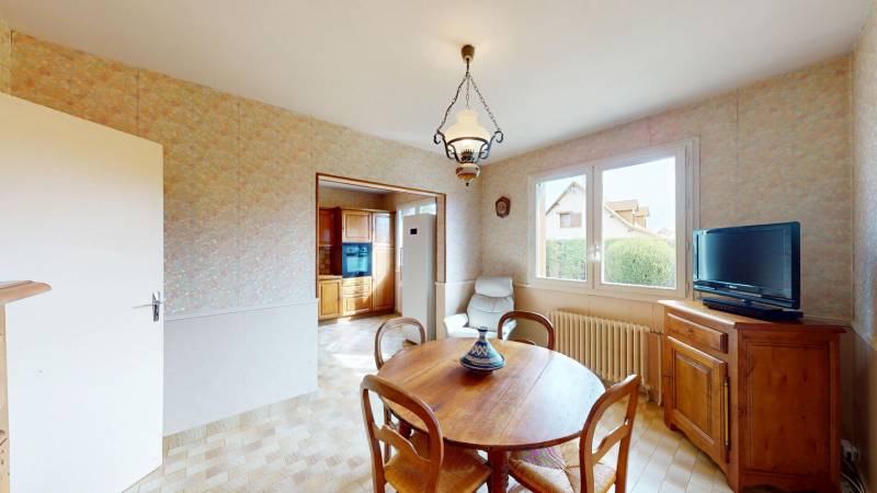 ENTRE CAMPAGNE ET VILLE, MAISON LUMINEUSE AVEC TERRAIN ARBORÉ DE PLUS DE 2 000 M²