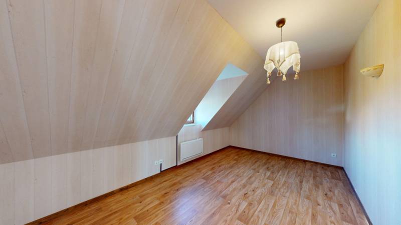 MAISON FAMILIALE T5 DE 109 M² AVEC DOUBLE GARAGE ET GRAND JARDIN À SACQUENVILLE