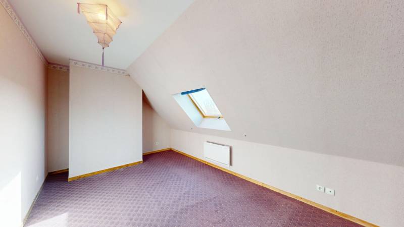 MAISON FAMILIALE T5 DE 109 M² AVEC DOUBLE GARAGE ET GRAND JARDIN À SACQUENVILLE