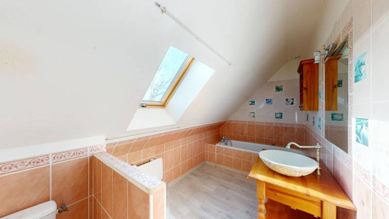 MAISON FAMILIALE T5 DE 109 M² AVEC DOUBLE GARAGE ET GRAND JARDIN À SACQUENVILLE