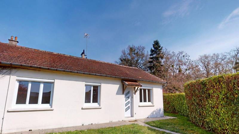 MAISON DE PLAIN-PIED LUMINEUSE À Évreux SAINT-MICHEL AVEC JARDIN, VÉRANDA, GARAGE ET TROIS CHAMBRES, IDÉALE FAMILLE