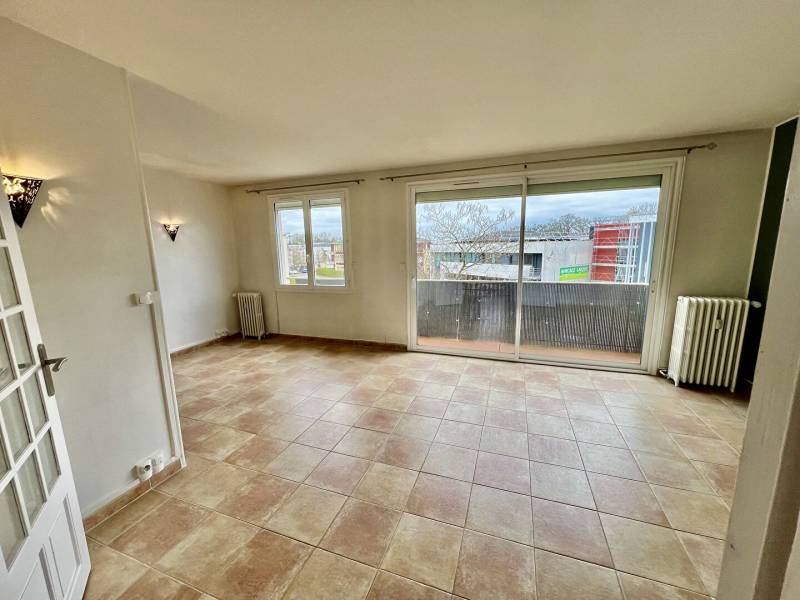 Appartement T4 à vendre à Évreux – Quartier Saint-Michel – 67 m² – Balcon – Dernier étage
