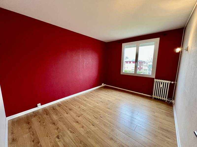 Appartement T4 à vendre à Évreux – Quartier Saint-Michel – 67 m² – Balcon – Dernier étage