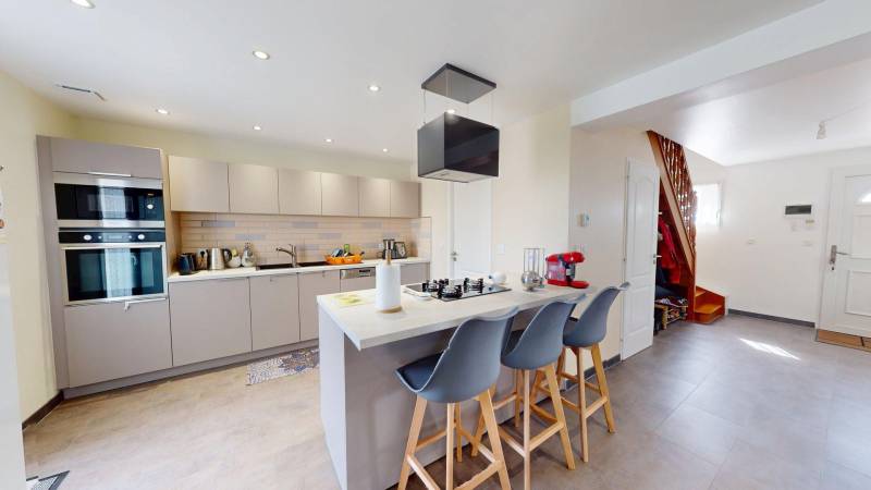  Maison familiale F6 de 145 m² à vendre à 20 minutes d’Évreux, avec jardin arboré et suite parentale