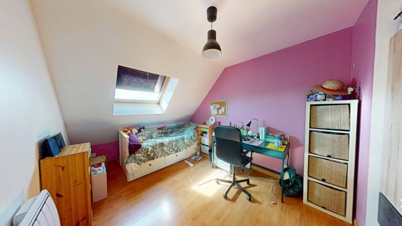  Maison familiale F6 de 145 m² à vendre à 20 minutes d’Évreux, avec jardin arboré et suite parentale