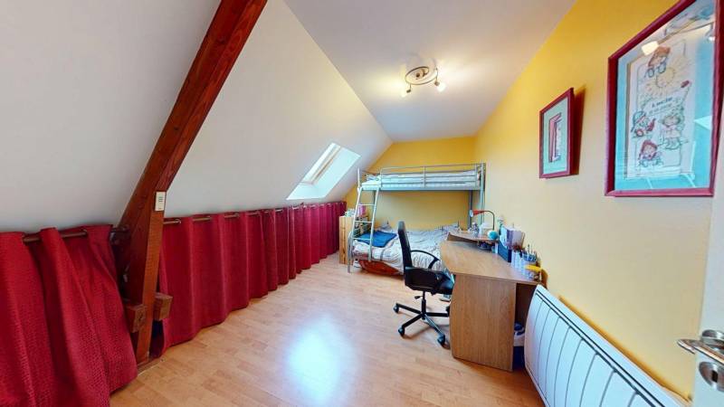  Maison familiale F6 de 145 m² à vendre à 20 minutes d’Évreux, avec jardin arboré et suite parentale