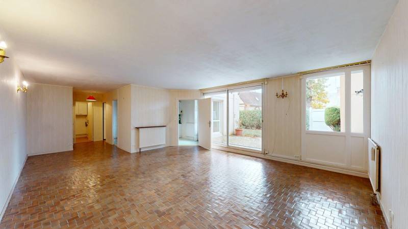 Spacieux T3 avec séjour de 38 m², jardin privatif et garage dans résidence sécurisée à Évreux