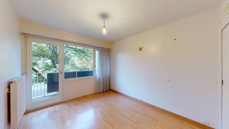 Bel appartement traversant avec garage en plein centre