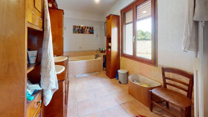 MAISON DE 176M² - TYPE 6 - SACQUENVILLE (27930)