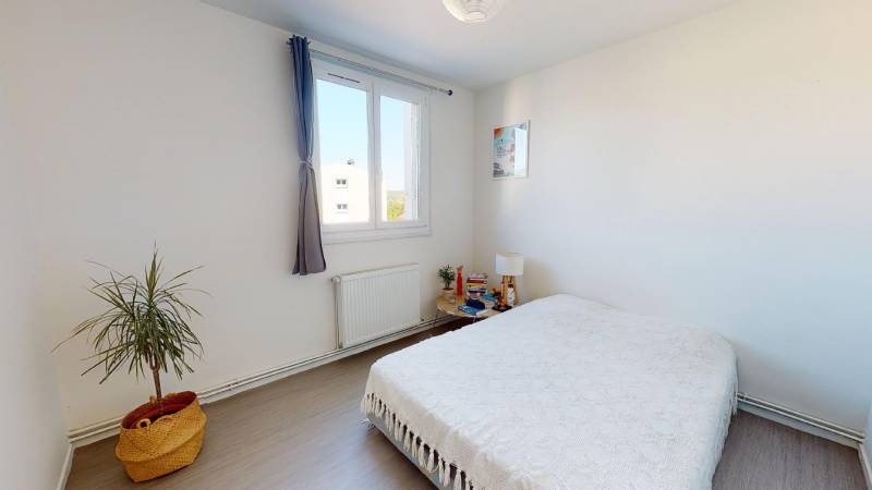 APPARTEMENT AU DERNIER ETAGE - F3 - CENTRE-VILLE EVREUX (27000)